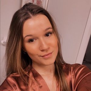 Meet your Posher, Adrianna